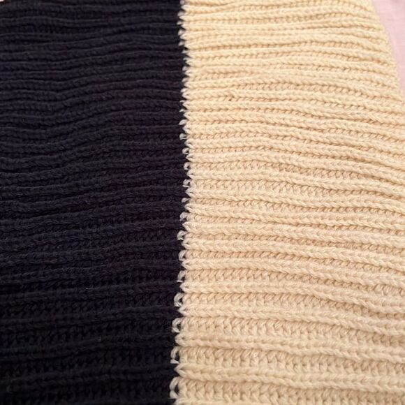 NWOT black and cream knit infinity scarf dress up any outfit while keeping warm - Picture 6 of 7